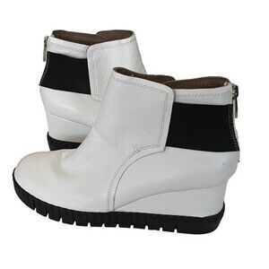 J RENEE Nagetta Bootie White Leather Ankle Boots Zip Back Wedge Heel Black Soles
